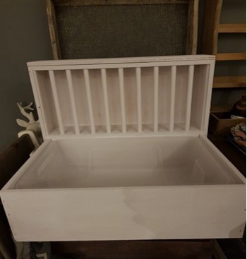 Product: Konijn toilet met hooiruif wit Product: Konijn toilet met hooiruif wit