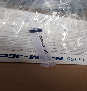 Product: Dwangvoer spuit kromme punt Product: Dwangvoer spuit kromme punt
