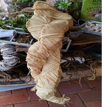 Product: Raphia 50 gram Product: Raphia 50 gram